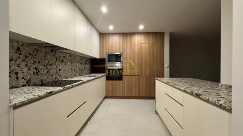 Apartamento T5 para Venda em Avenidas Novas