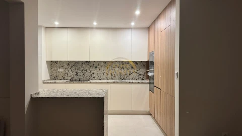Apartamento T5 para Venda em Avenidas Novas