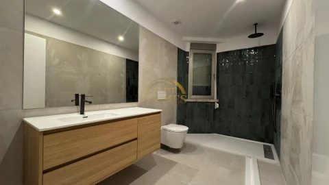 Apartamento T5 para Venda em Avenidas Novas