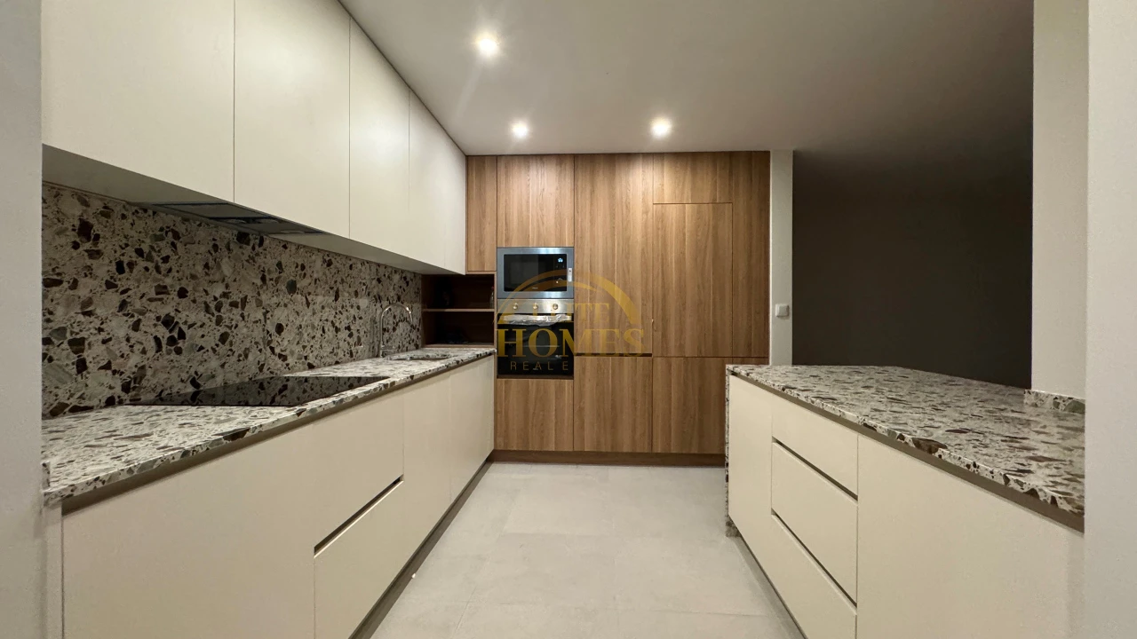 Apartamento T5 para Venda em Avenidas Novas Foto 3