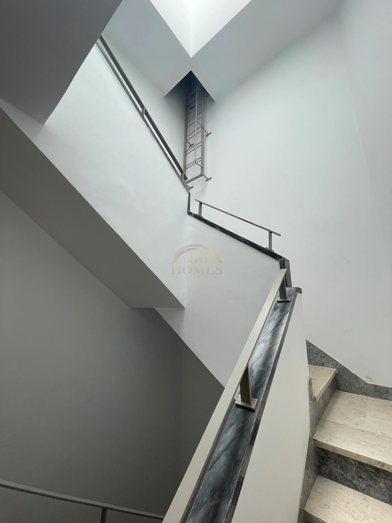 Apartamento T5 para Venda em Avenidas Novas Foto 20