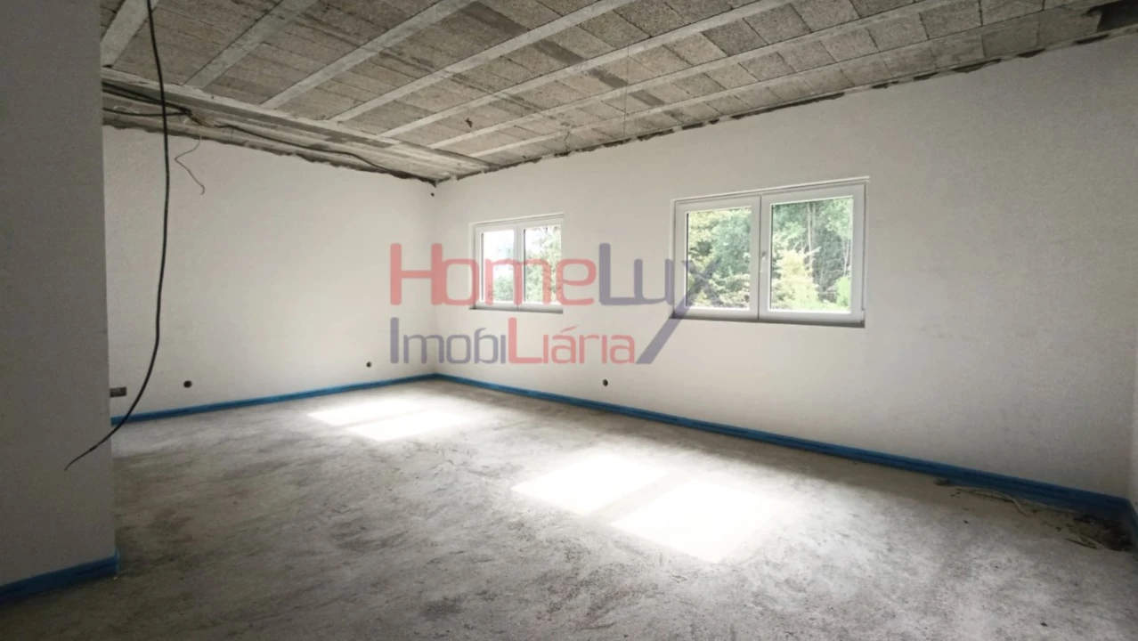 Moradia T3 para Venda em Couto de Esteves Foto 13