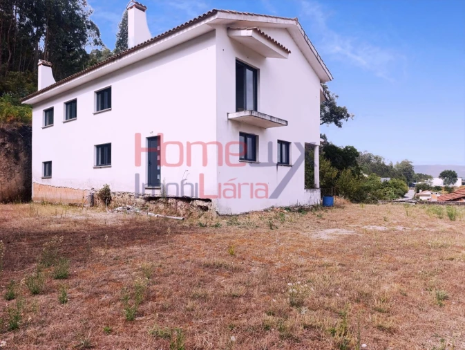 Moradia T3 para Venda em Couto de Esteves Foto 2