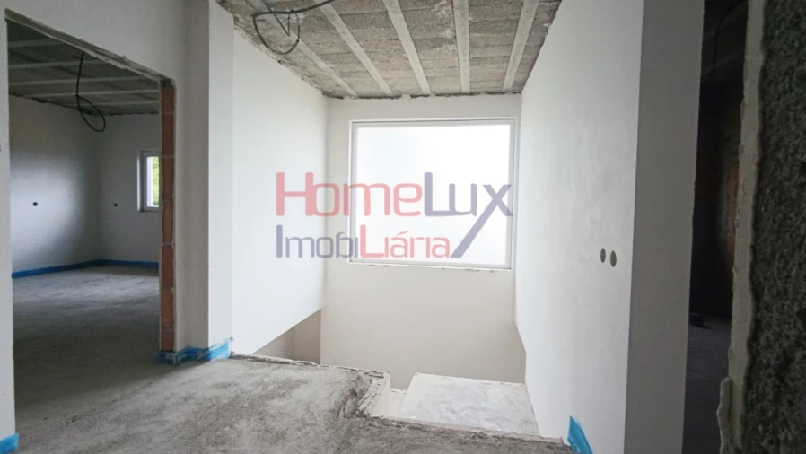 Moradia T3 para Venda em Couto de Esteves Foto 17