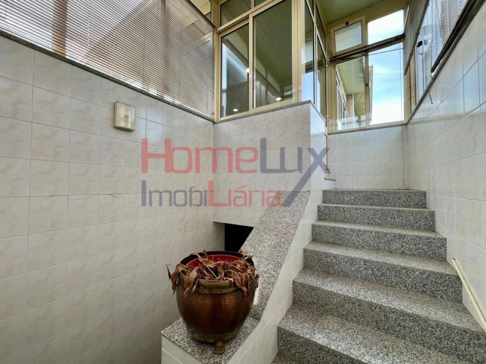 Moradia T5 para Venda em Avintes Foto 36