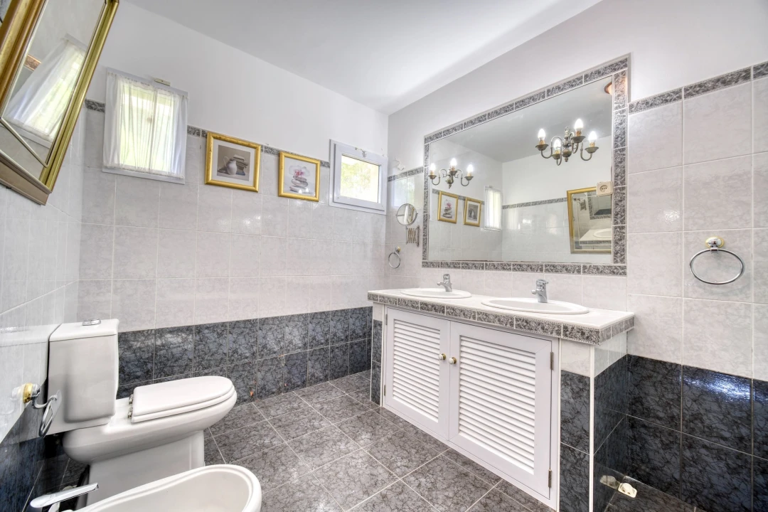 Moradia T4 para Venda em Caniço Foto 19