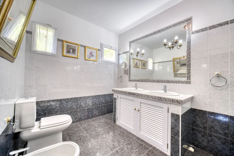 Moradia T4 para Venda em Caniço Foto 30