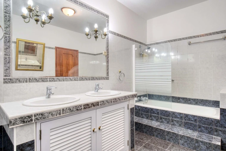 Moradia T4 para Venda em Caniço Foto 31