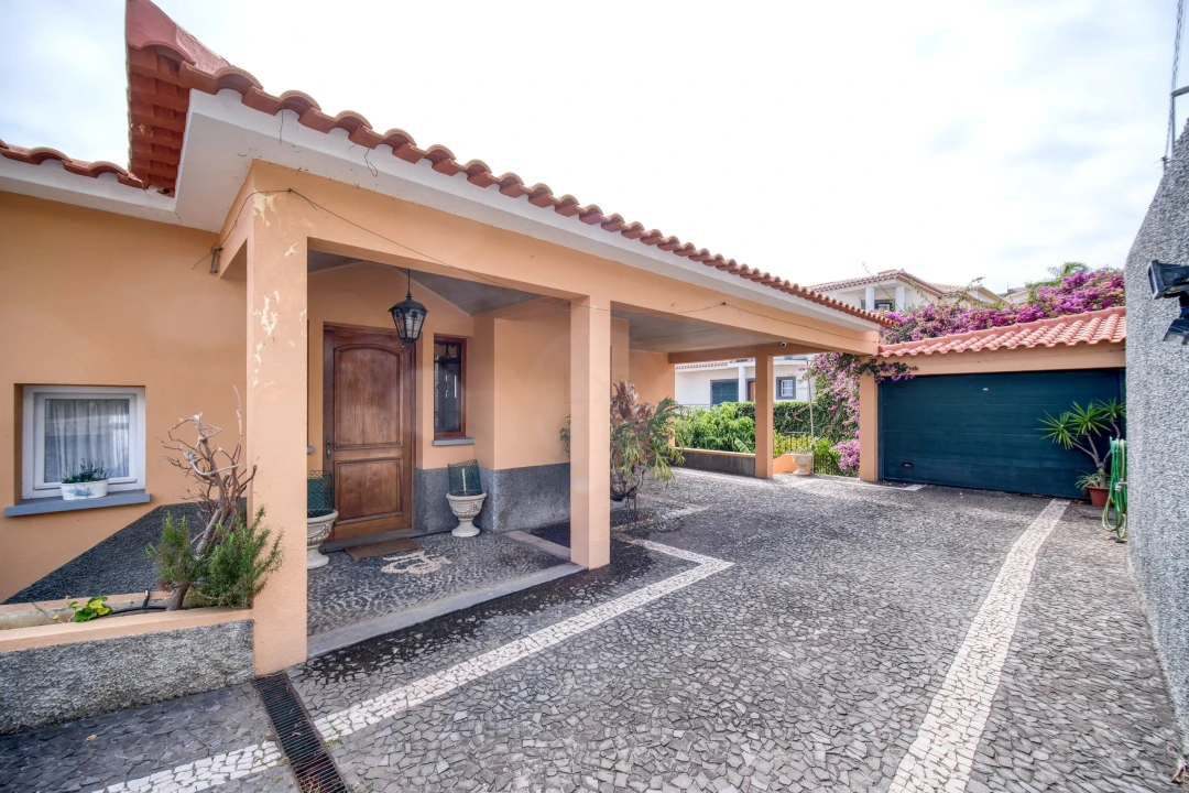 Moradia T4 para Venda em Caniço Foto 36