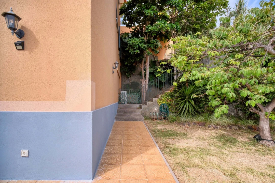 Moradia T4 para Venda em Caniço Foto 30