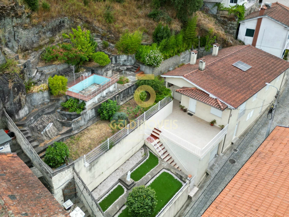 Moradia T5 para Venda em Souselo Foto 1