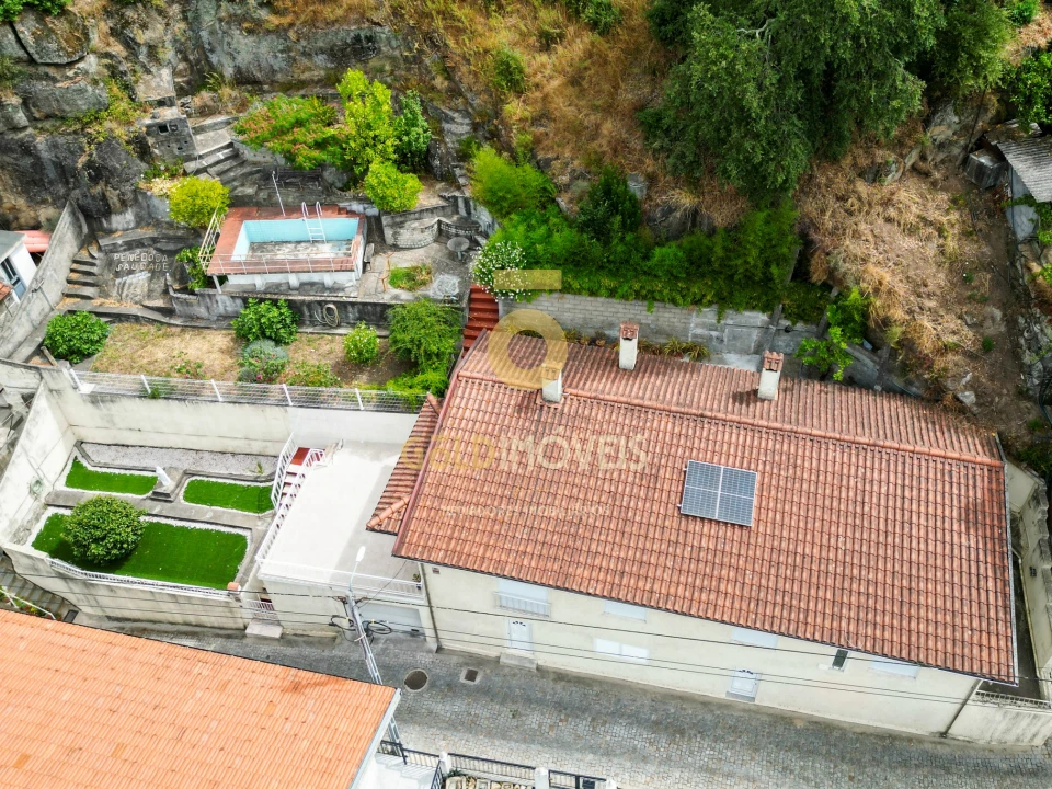 Moradia T5 para Venda em Souselo Foto 22