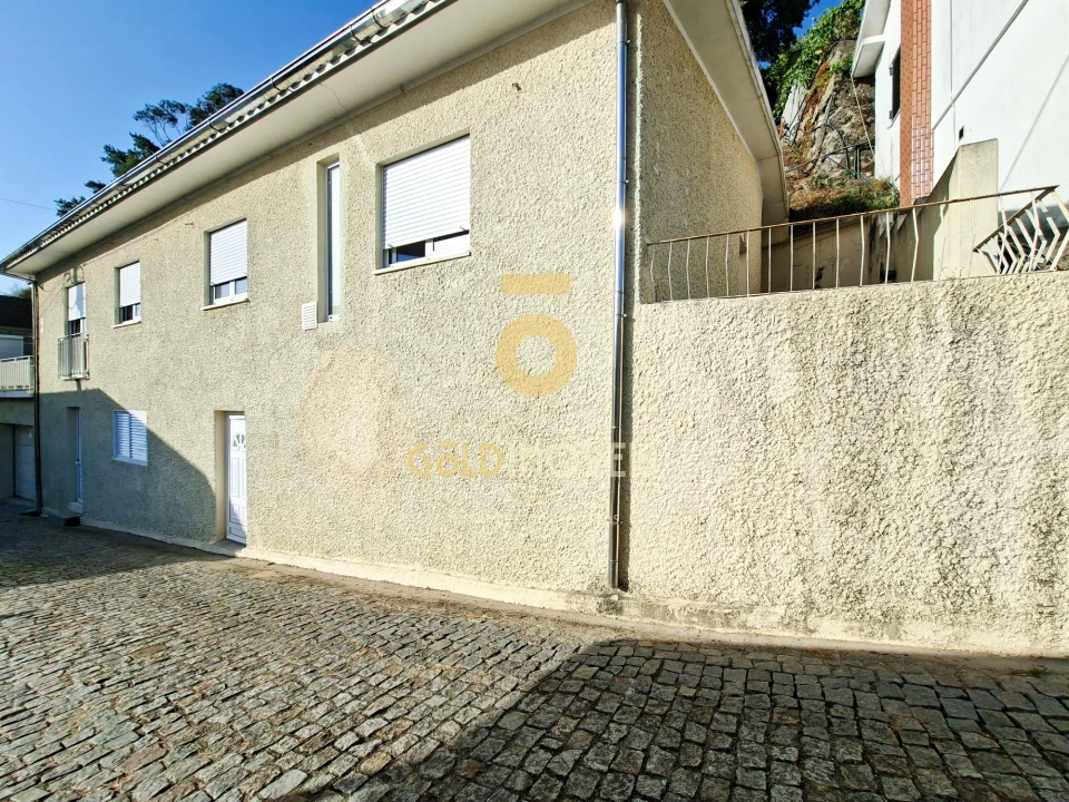 Moradia T5 para Venda em Souselo Foto 26