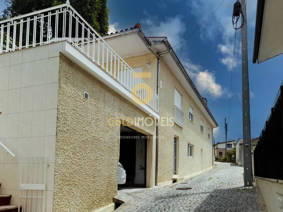 Moradia T5 para Venda em Souselo Foto 3