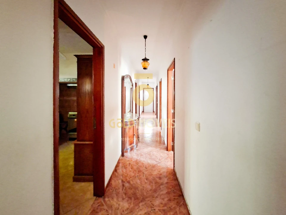 Moradia T5 para Venda em Souselo Foto 12