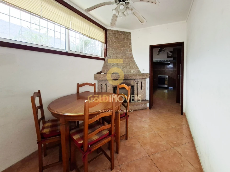 Moradia T5 para Venda em Souselo Foto 9