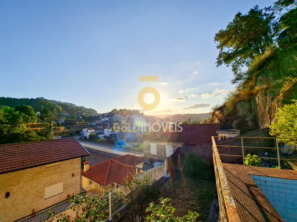 Moradia T5 para Venda em Souselo Foto 16