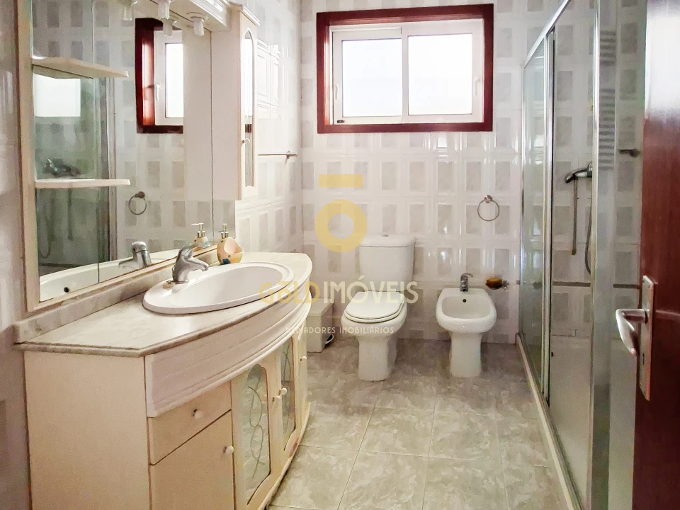 Moradia T5 para Venda em Souselo Foto 4