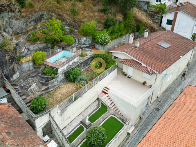 Moradia T5 para Venda em Souselo Foto 1