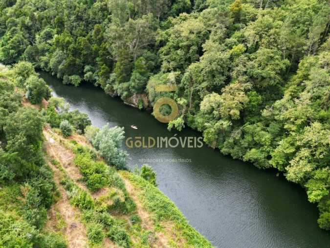 Moradia T5 para Venda em Souselo Foto 24