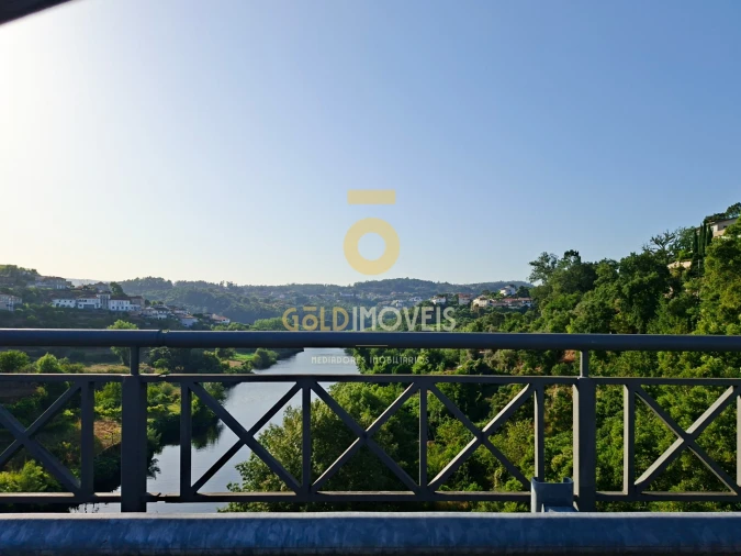 Moradia T5 para Venda em Souselo Foto 6