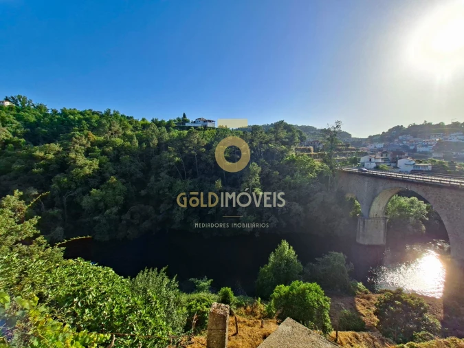 Moradia T5 para Venda em Souselo Foto 24