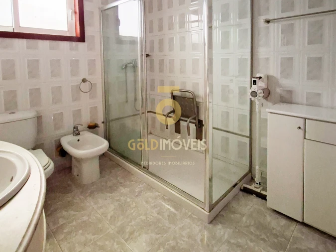 Moradia T5 para Venda em Souselo Foto 5