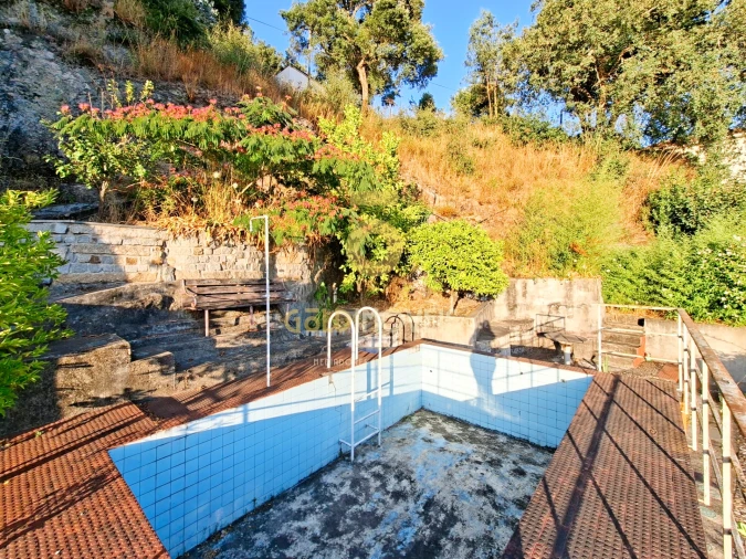 Moradia T5 para Venda em Souselo Foto 17