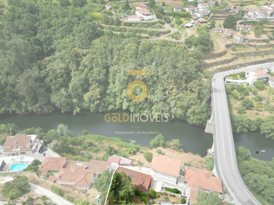 Moradia T5 para Venda em Souselo Foto 27