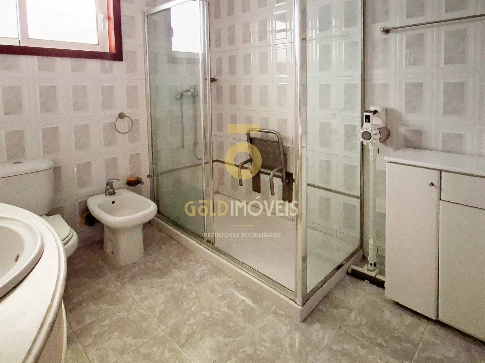 Moradia T5 para Venda em Souselo Foto 5