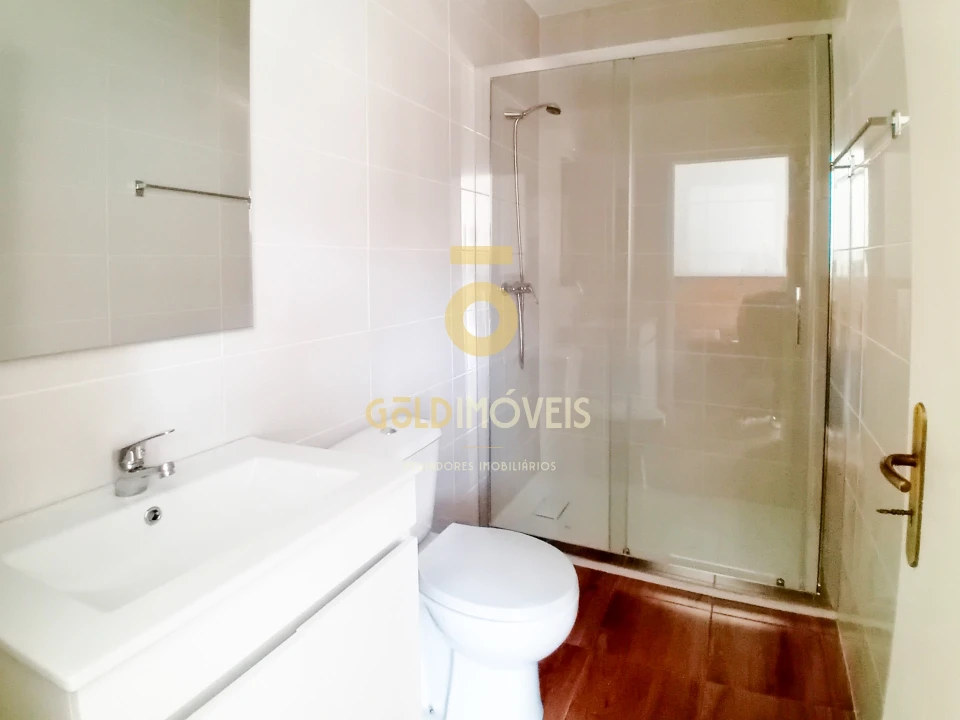 Moradia T5 para Venda em Souselo Foto 19