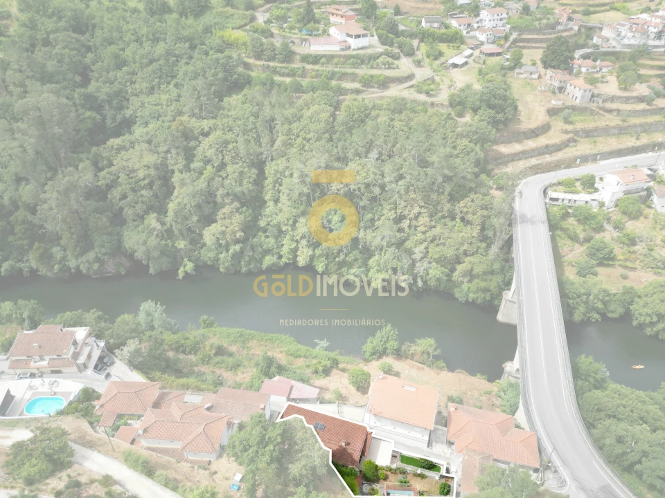 Moradia T5 para Venda em Souselo Foto 26