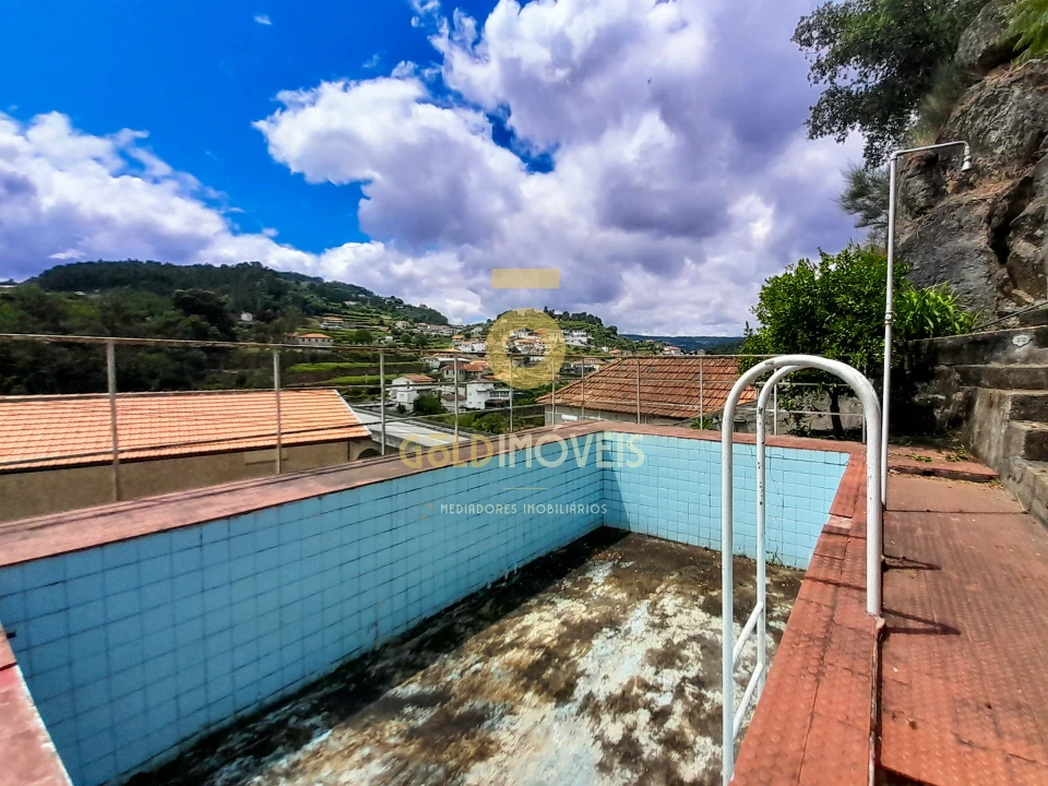 Moradia T5 para Venda em Souselo Foto 16