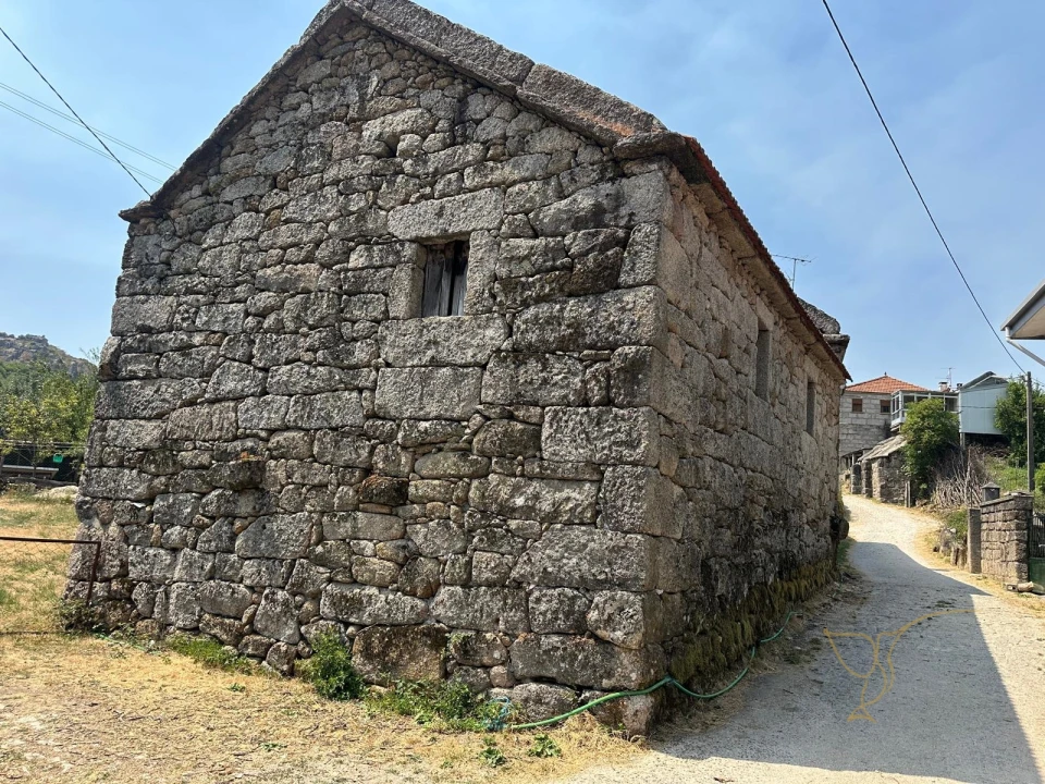 Moradia T0 para Venda em Castro Laboreiro e Lamas de Mouro Foto 2