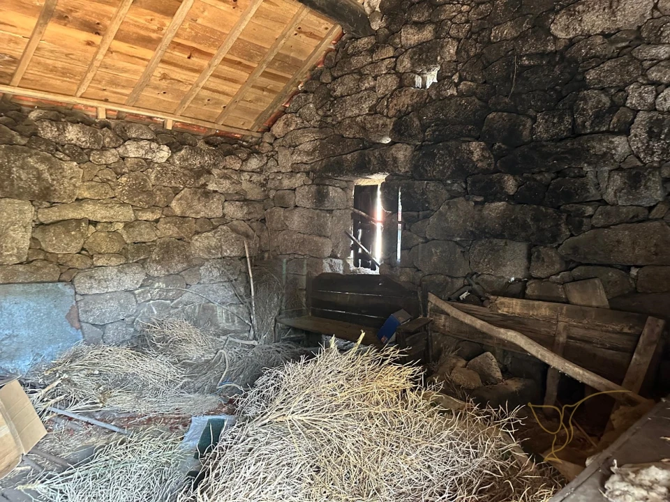 Moradia T0 para Venda em Castro Laboreiro e Lamas de Mouro Foto 9