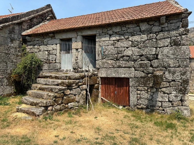 Moradia T0 para Venda em Castro Laboreiro e Lamas de Mouro Foto 1