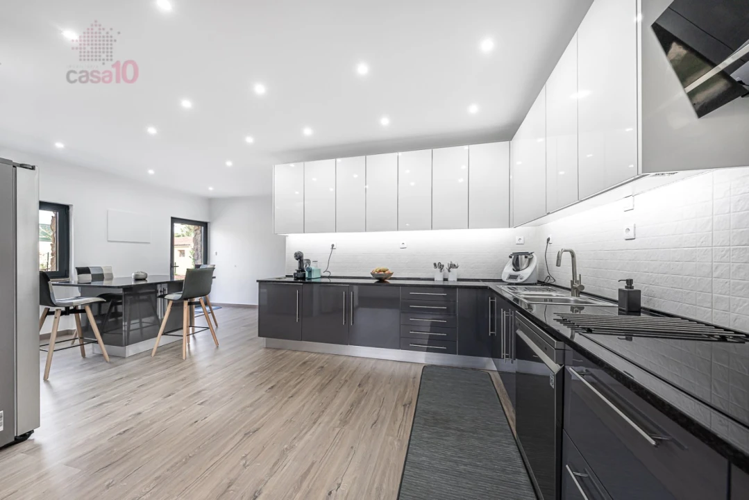 Moradia T5 para Venda em Algueirão-Mem Martins Foto 2