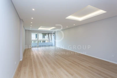 Apartamento T3 para Venda em Carcavelos e Parede