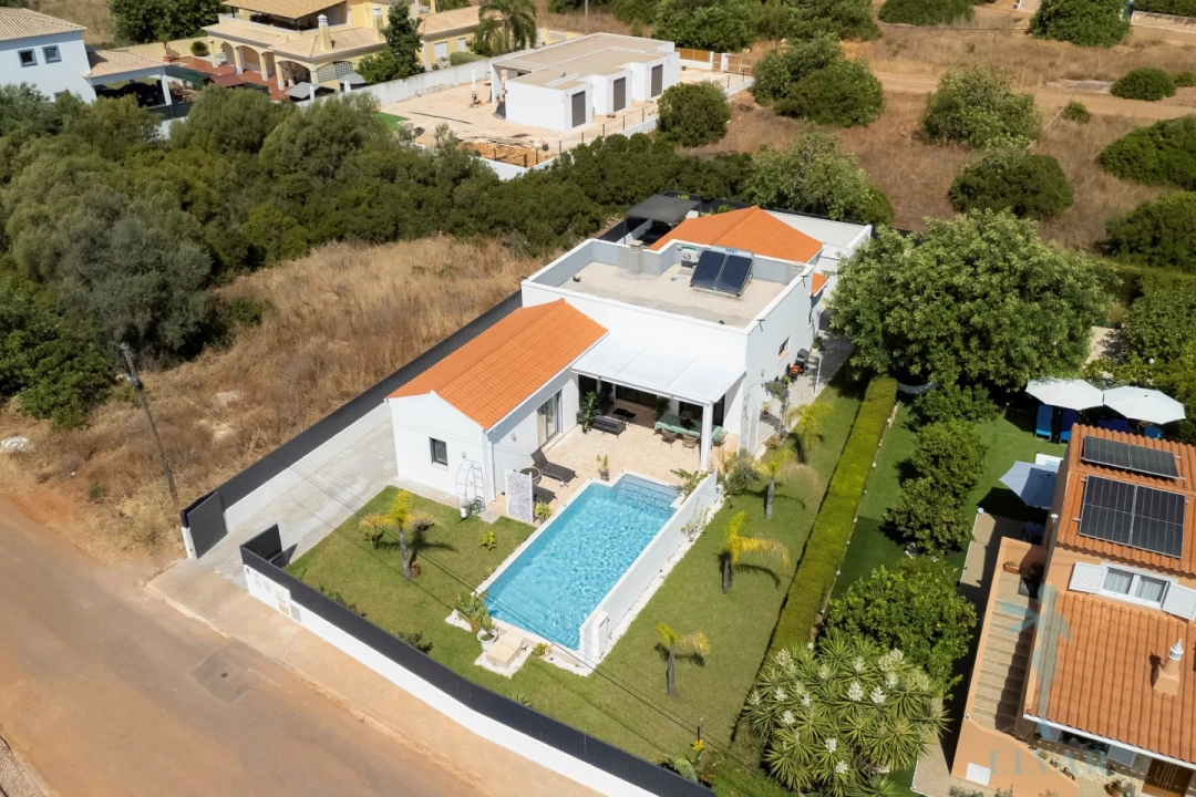 Moradia T3 para Venda em Mexilhoeira Grande Foto 40