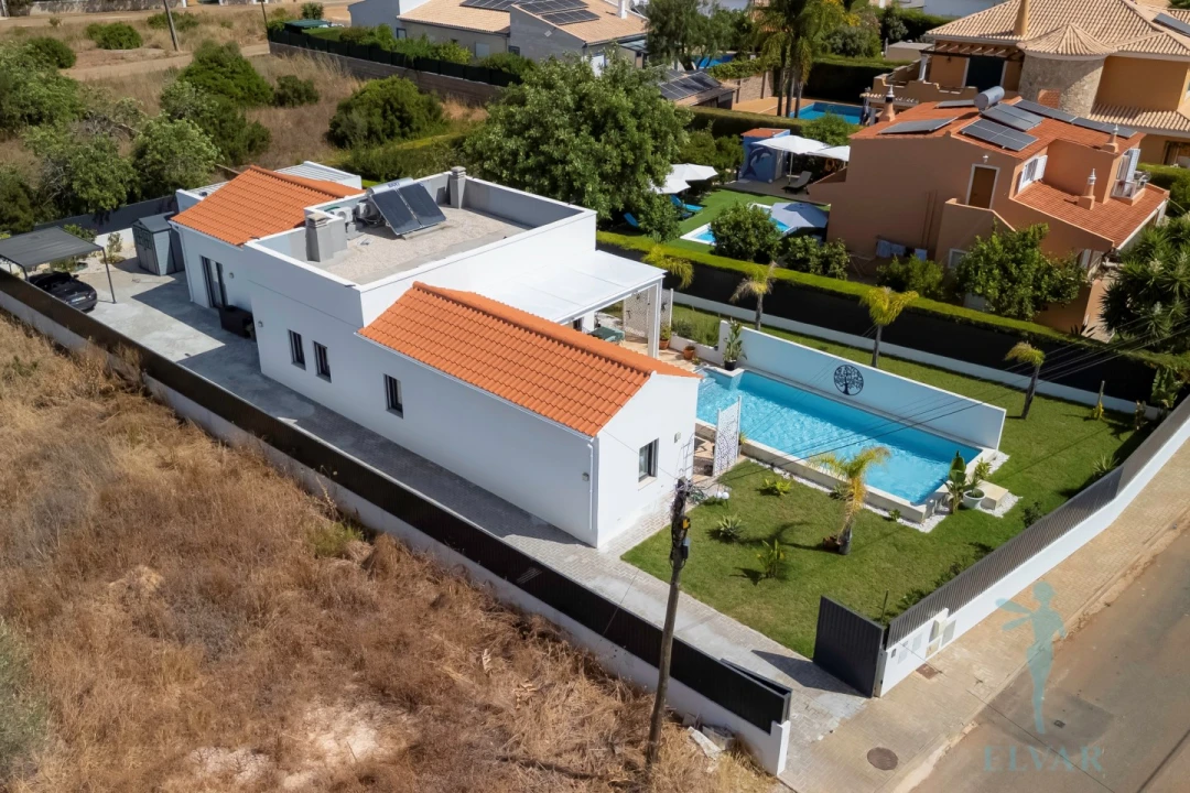 Moradia T3 para Venda em Mexilhoeira Grande Foto 44