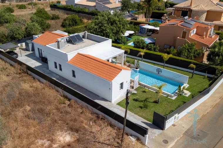 Moradia T3 para Venda em Mexilhoeira Grande Foto 44