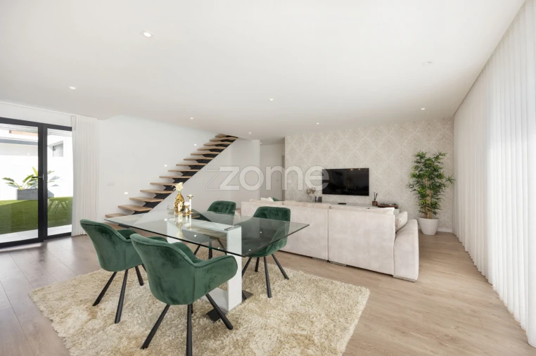 Moradia T4 para Venda em Leiria, Pousos, Barreira e Cortes Foto 7