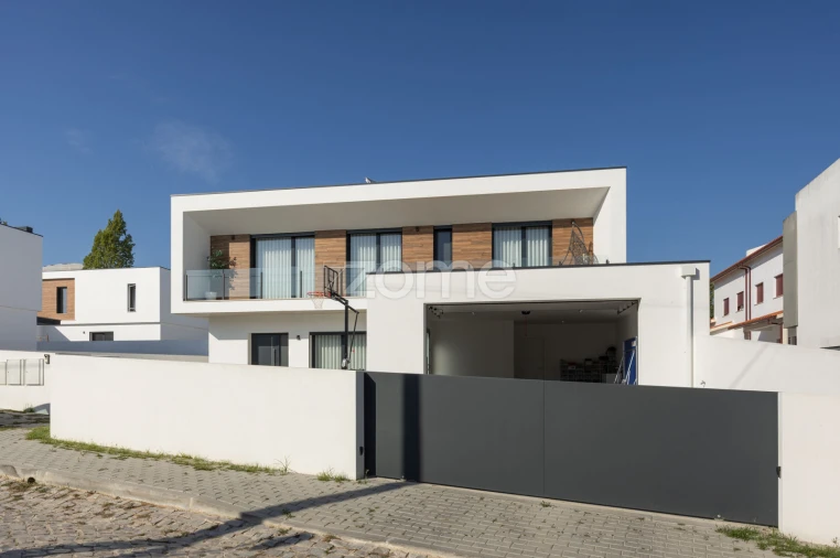 Moradia T4 para Venda em Leiria, Pousos, Barreira e Cortes Foto 1