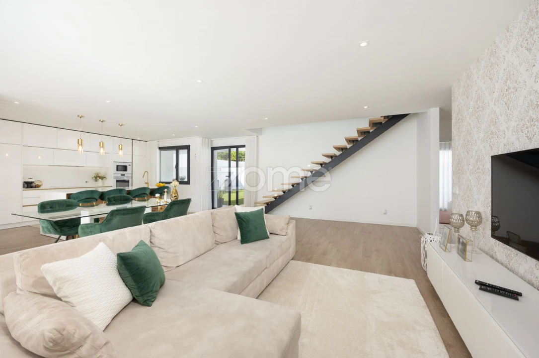 Moradia T4 para Venda em Leiria, Pousos, Barreira e Cortes Foto 3