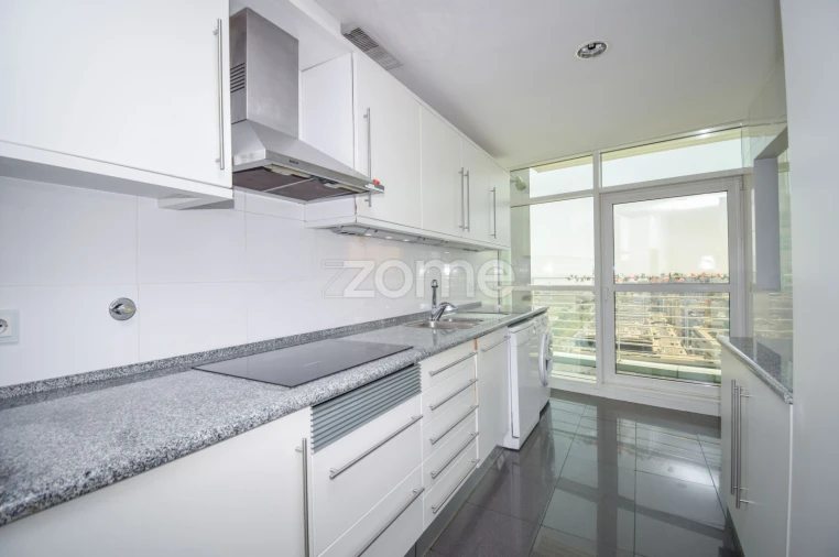 Apartamento T3 para Venda em Parque das Nações Foto 3