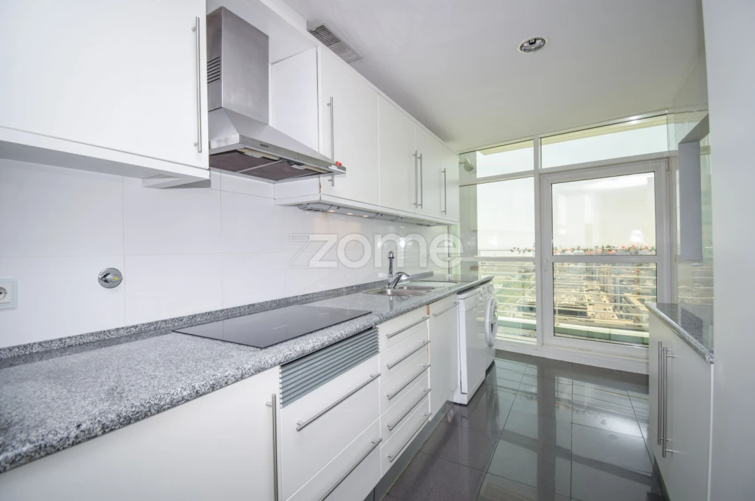 Apartamento T3 para Venda em Parque das Nações Foto 3