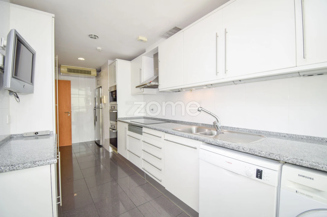 Apartamento T3 para Venda em Parque das Nações Foto 5