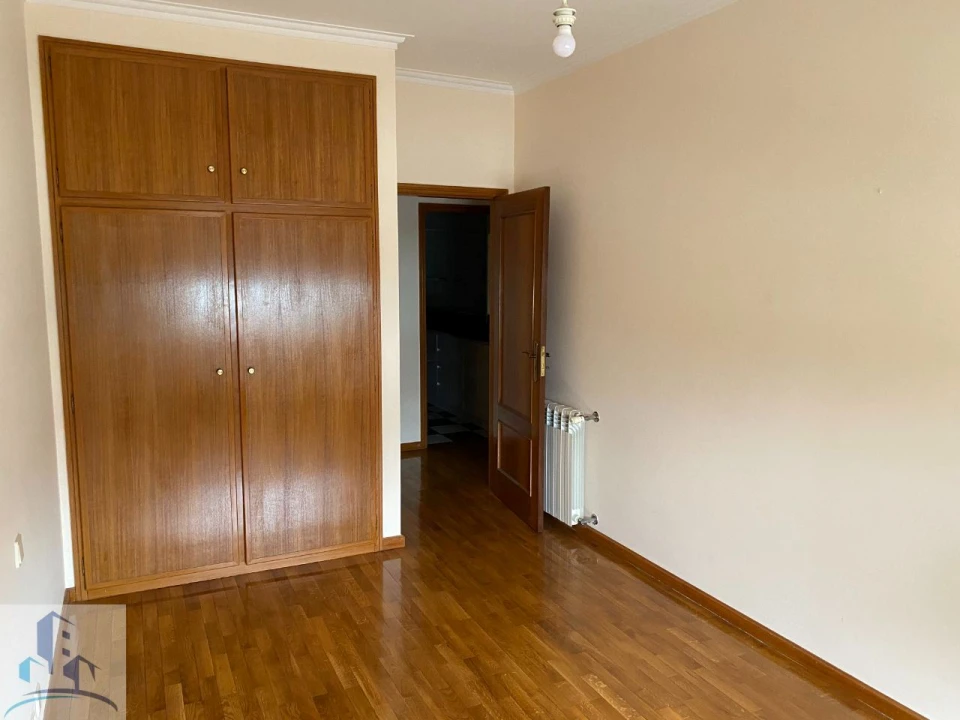 Apartamento T2 para Venda em Nogueira da Regedoura Foto 4