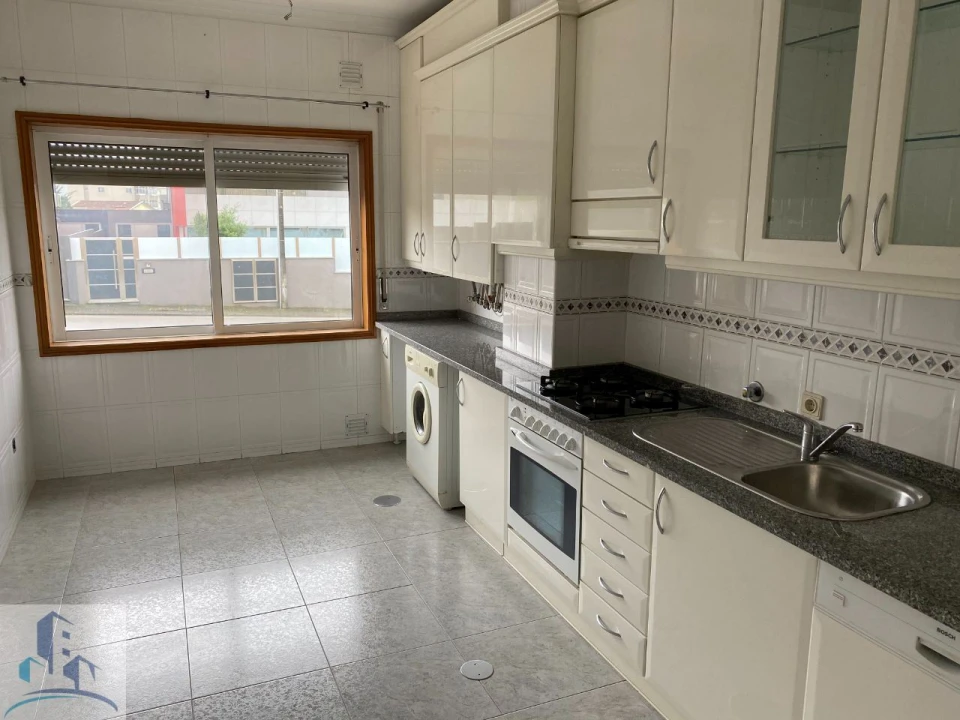 Apartamento T2 para Venda em Nogueira da Regedoura Foto 9