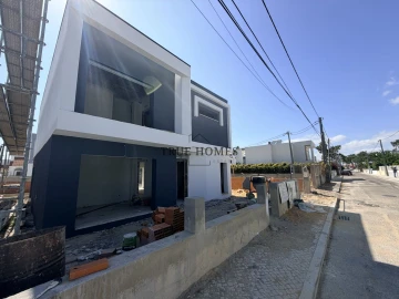 Moradia T4 para Venda em Charneca de Caparica e Sobreda